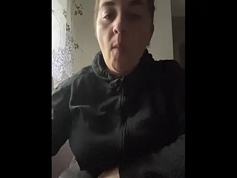 yzabell18 online show from October 10, 7:24 am