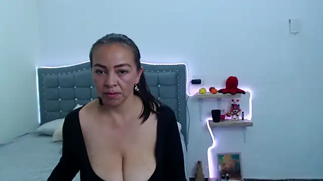 LiaDumond online show from November 14, 2:33 am