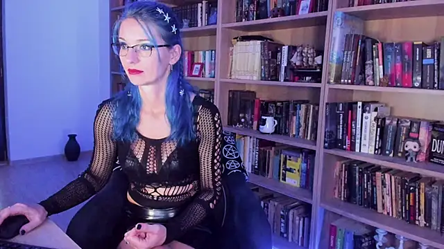 Queen of Hearts1 online show from October 9, 9:19 pm