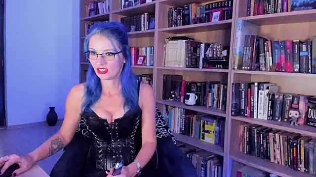 Queen of Hearts1 online show from September 30, 8:46 pm