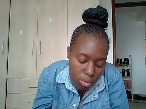 Snapshot of Oliviia_ chatting on October 11, 10:09 am Oliviia  online show from October 11, 10:09 am