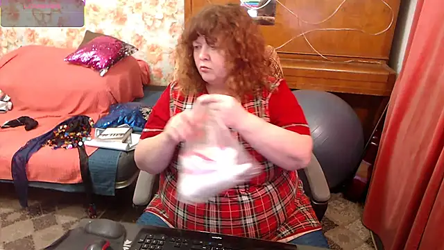 RoseRed69 online show from December 3, 9:55 am