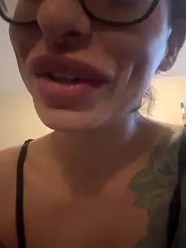 myloveforyouu online show from December 18, 2:00 pm