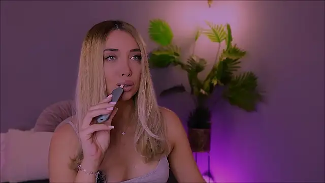 Jessielle online show from November 17, 10:16 am