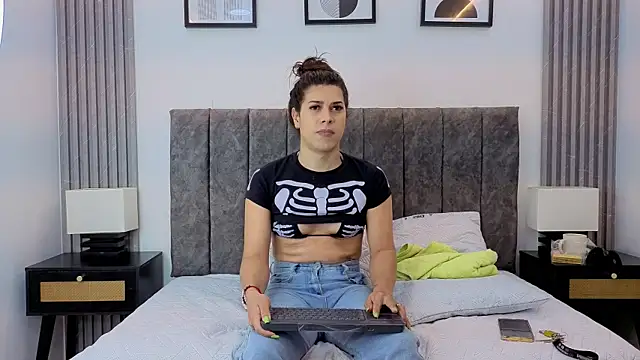 Luciana Ortiz1 online show from December 19, 1:47 pm