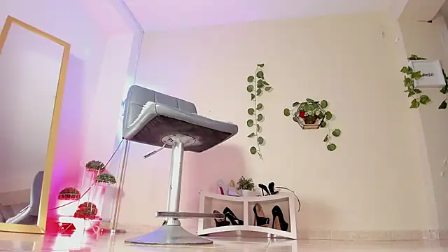 thais dreams online show from October 15, 1:25 pm