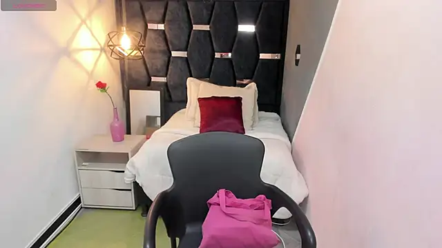 GiaFox  online show from November 2, 1:47 pm