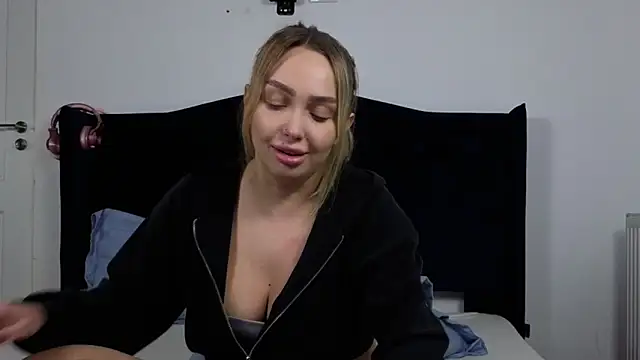 AnnaMaee online show from November 19, 10:32 pm