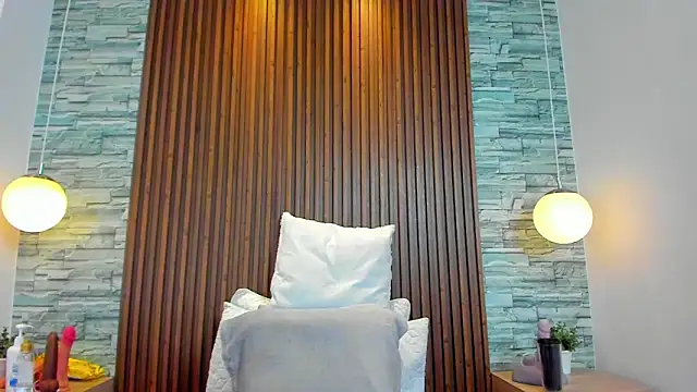 alannavidal online show from December 17, 8:24 pm