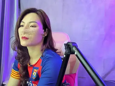 Julie nguyen online show from September 26, 2:53 am