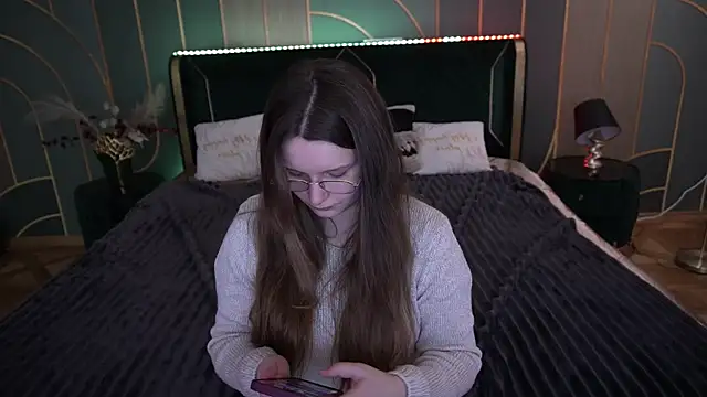 MagicPeachh  online show from November 27, 7:11 am