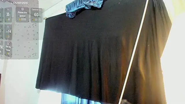 latinaStepmom online show from October 27, 10:26 pm