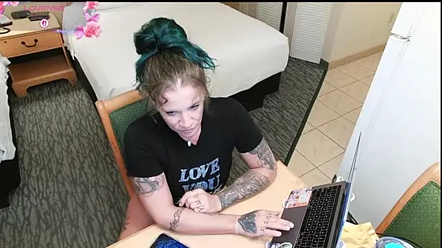 Snapshot of the_naked_siren chatting on September 10, 5:18 am the naked siren online show from September 10, 5:18 am