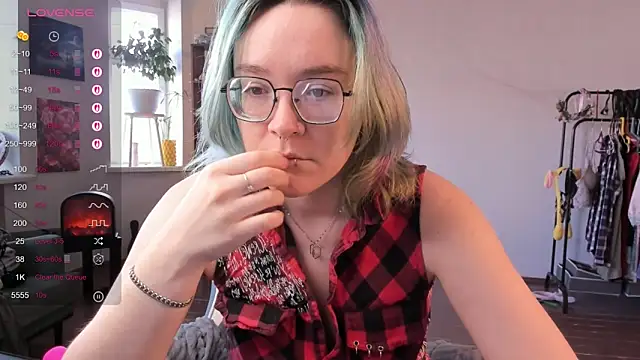 alisahug online show from October 4, 6:19 am