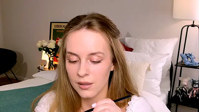 RozzitaBedberry online show from September 12, 2:13 pm