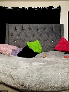 valenthottie online show from September 18, 2:54 am