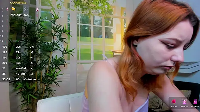 pretty little thing online show from November 28, 3:48 pm