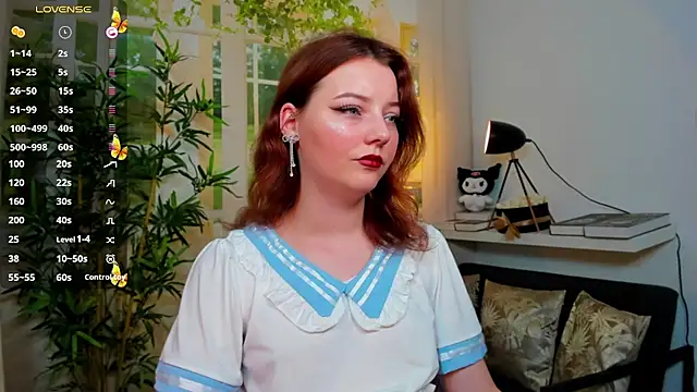 pretty little thing online show from December 22, 2:09 pm