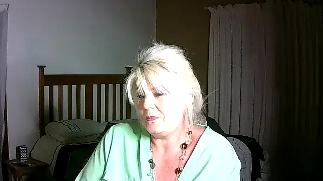 Miahotmilf online show from November 22, 7:27 pm