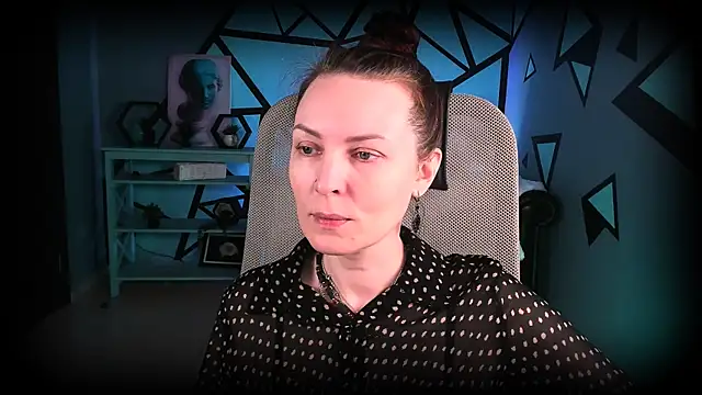 VandaRossi online show from November 8, 9:47 am