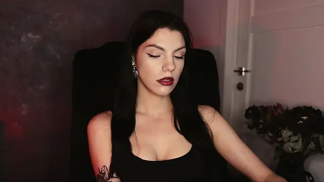 Snapshot of mistress__rochelle chatting on October 3, 1:16 pm mistress  rochelle online show from October 3, 1:16 pm