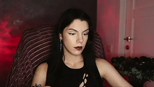 Snapshot of mistress__rochelle chatting on October 27, 12:06 am mistress  rochelle online show from October 27, 12:06 am