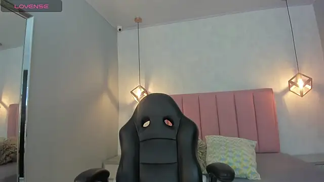 SUNNYCYRUS online show from November 10, 12:33 pm