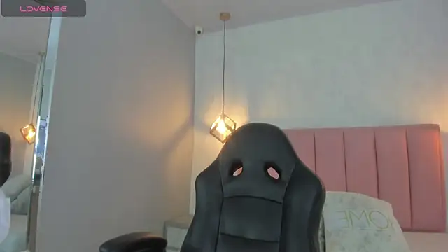 SUNNYCYRUS online show from January 16, 12:01 pm