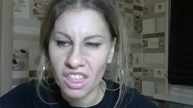 Snapshot of TherestlessKitty chatting on October 28, 11:09 pm TherestlessKitty online show from October 28, 11:09 pm