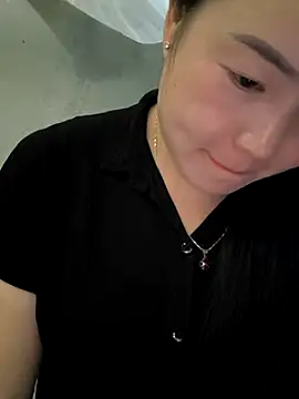 Snapshot of Sweetlove_77 chatting on October 21, 2:04 am Sweetlove 77 online show from October 21, 2:04 am