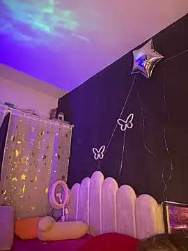 AlisonHoot69 online show from December 4, 12:46 am