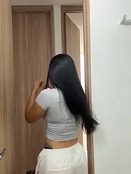 Pretty Isadora online show from December 2, 8:33 pm