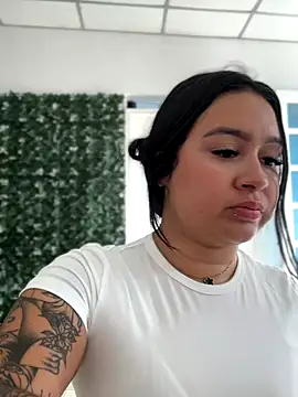 Snapshot of Pretty_Isadora chatting on October 11, 8:11 pm Pretty Isadora online show from October 11, 8:11 pm