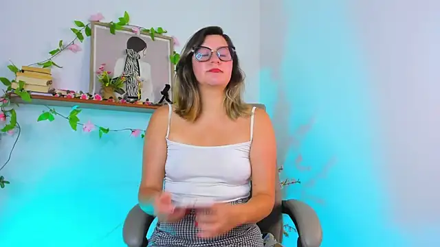 Chanelll Taylorr  online show from February 20, 1:01 pm