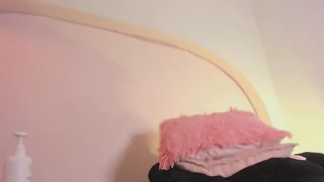 katiepeach  online show from November 25, 1:46 pm