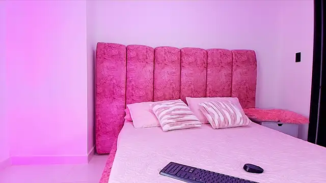 kendal rossi online show from November 9, 12:12 pm