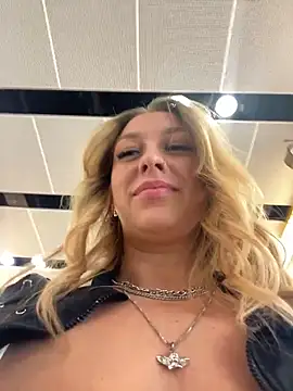 Snapshot of Sweet___Emily chatting on October 7, 1:26 pm Sweet   Emily online show from October 7, 1:26 pm