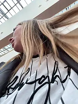 Snapshot of Sweet___Emily chatting on October 13, 12:30 pm Sweet   Emily online show from October 13, 12:30 pm