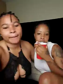 R-thequeen online show from December 1, 12:30 pm