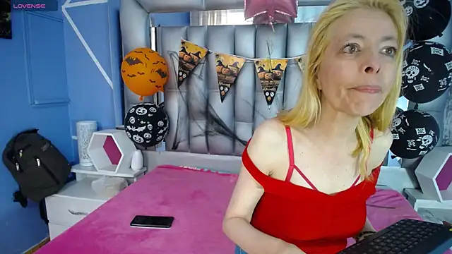 Snapshot of sophia_ny chatting on October 20, 1:47 pm sophia ny online show from October 20, 1:47 pm
