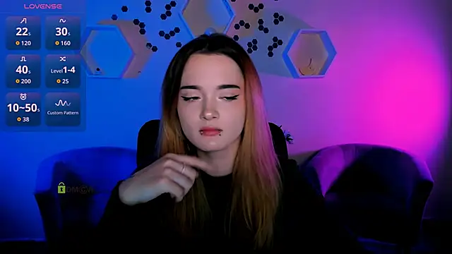 liana kisses online show from November 28, 8:01 pm