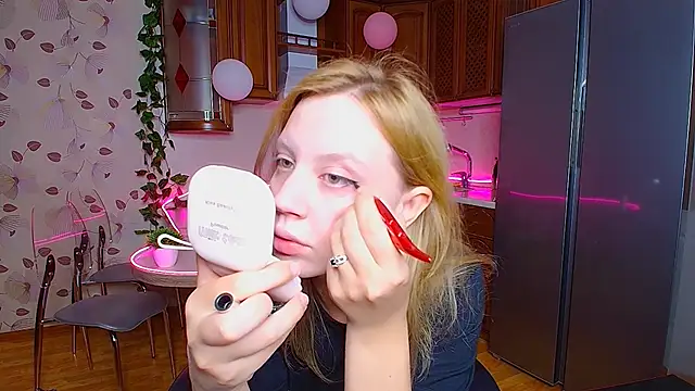 Snapshot of SexyNadi chatting on September 18, 1:26 am SexyNadi online show from September 18, 1:26 am