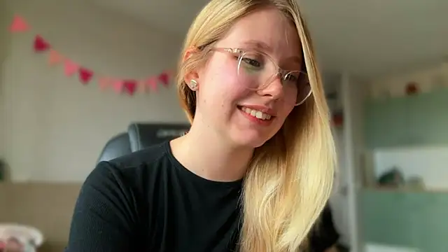 Snapshot of HoneyAudrey chatting on October 23, 3:23 am HoneyAudrey online show from October 23, 3:23 am