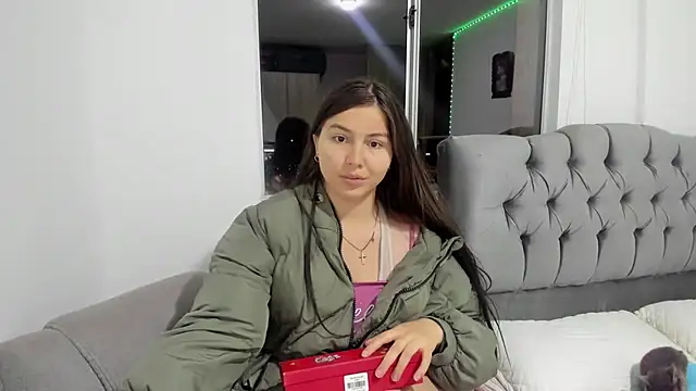 Emily Rowley online show from December 17, 2:49 am