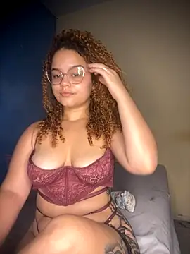 Lolacavalona online show from October 25, 7:49 am