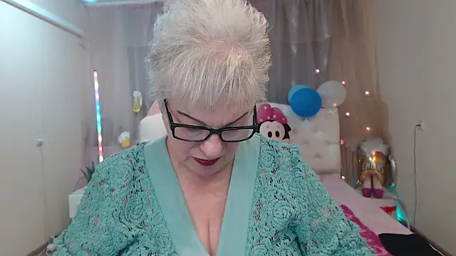 KayleSmoll online show from October 8, 6:45 pm