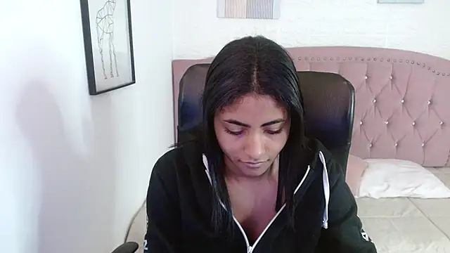 shaneelle online show from October 21, 3:21 am