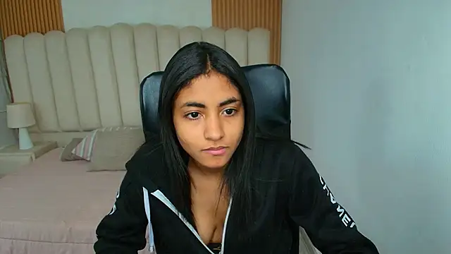 shaneelle online show from February 13, 3:52 am