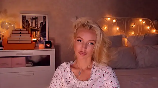 aestetick online show from January 5, 5:27 pm