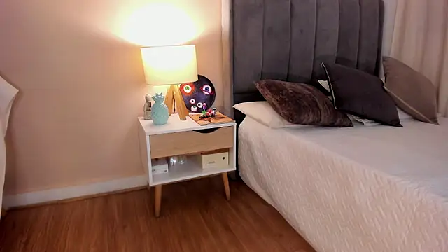 dakotaa   online show from January 10, 8:02 pm